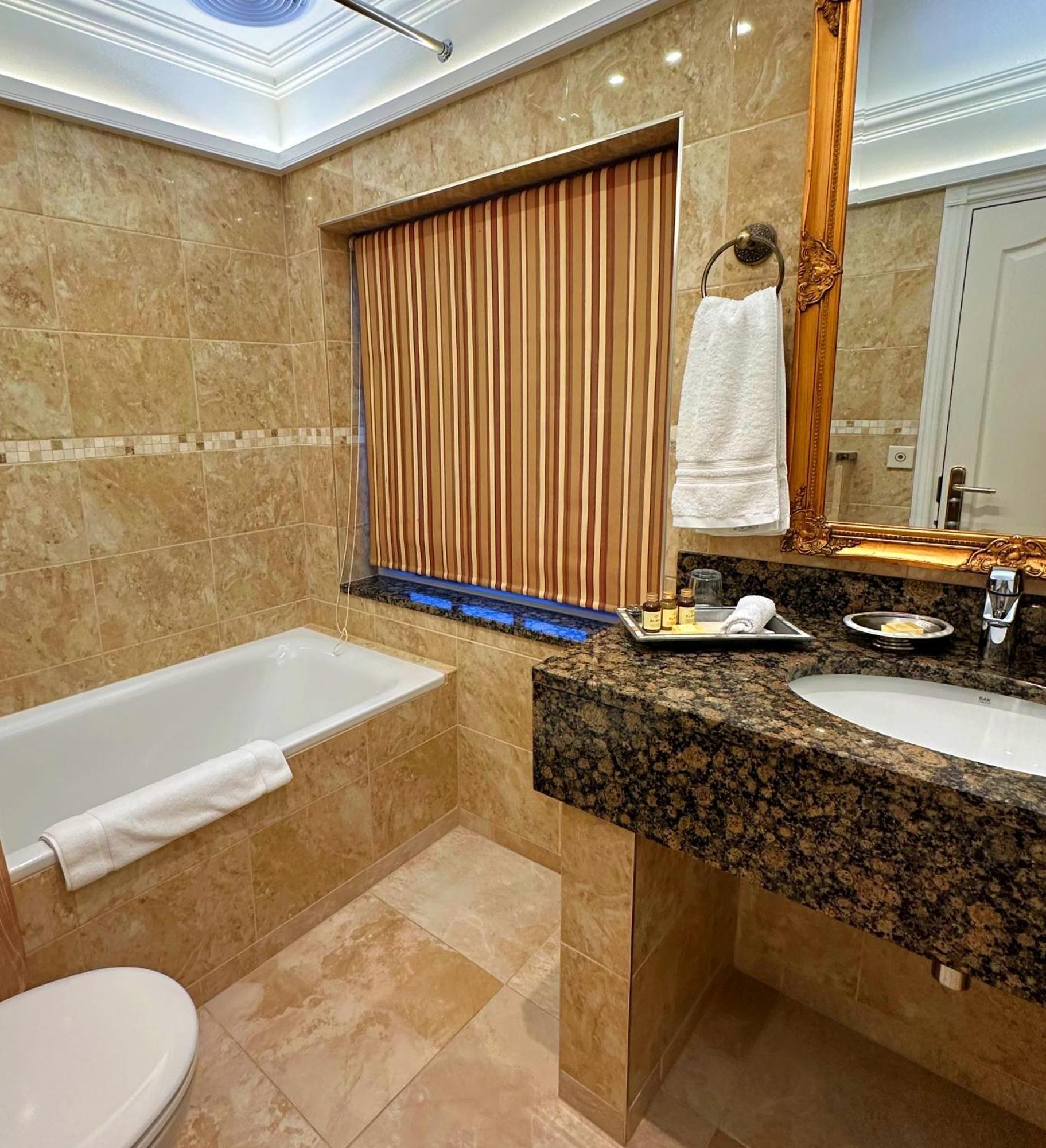 Riverside Inn Ely Room photo